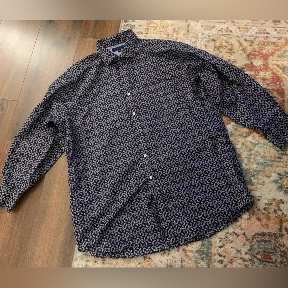 Men’s regular fit dress shirt, neck 17-1/2 32-33. NWOT never worn!